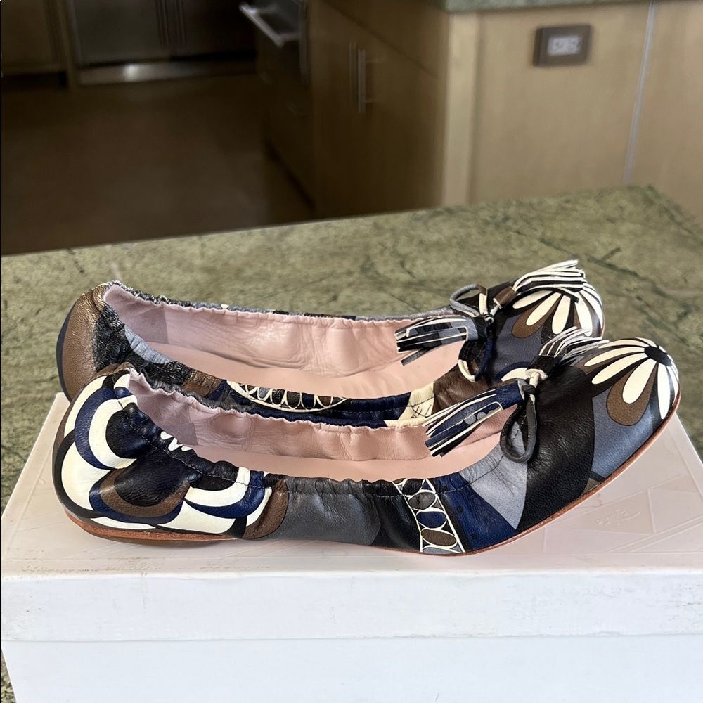 Pucci Women's Patterned Flats in Black, White, and Brown
